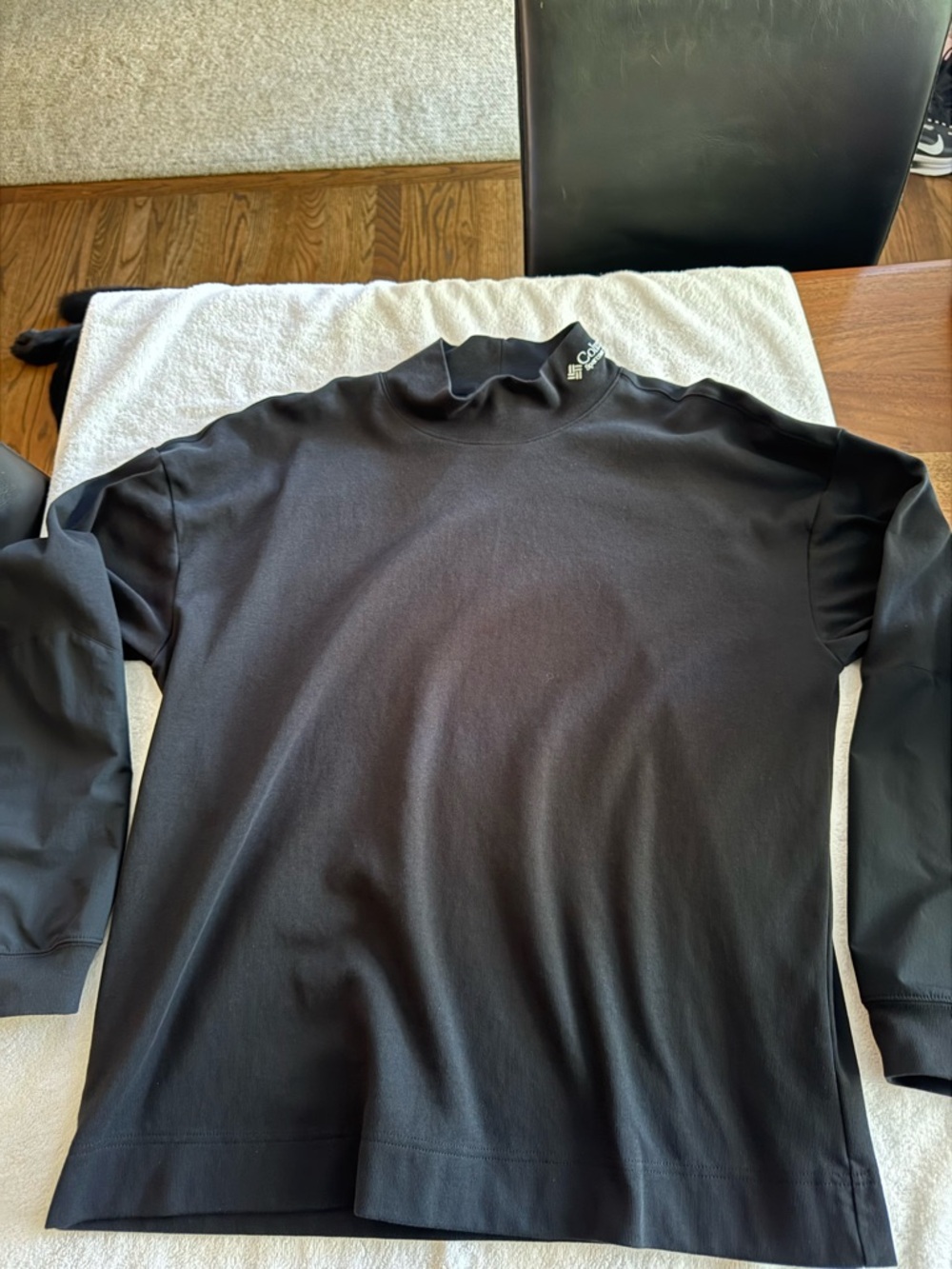 Columbia Men's Long Sleeve Shirt Black. Great condition.